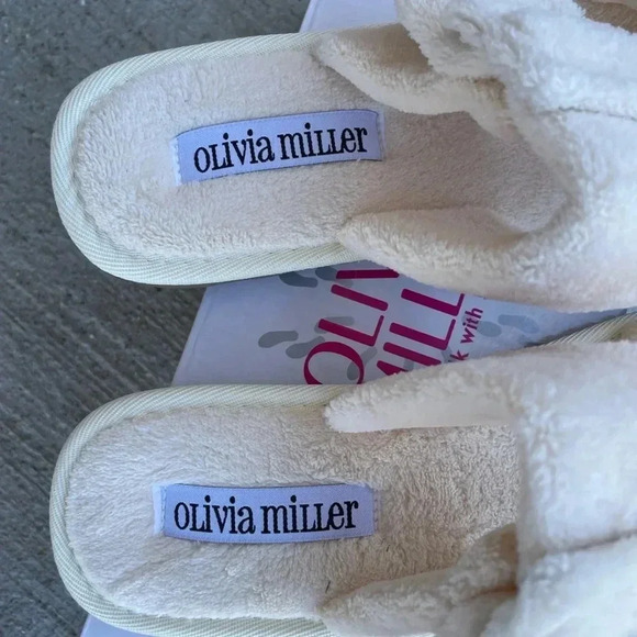 Olivia Miller Off White Beige Ivory Buckle Two Strap Slipper Sandals Size 7 NEW - Picture 3 of 6